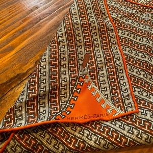 Beautiful authentic Hermès 16”sq. silk scarf